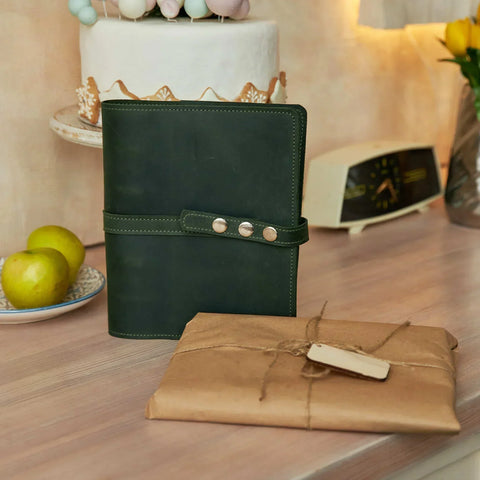 Best Leather Gifts for Book Lovers in 2026