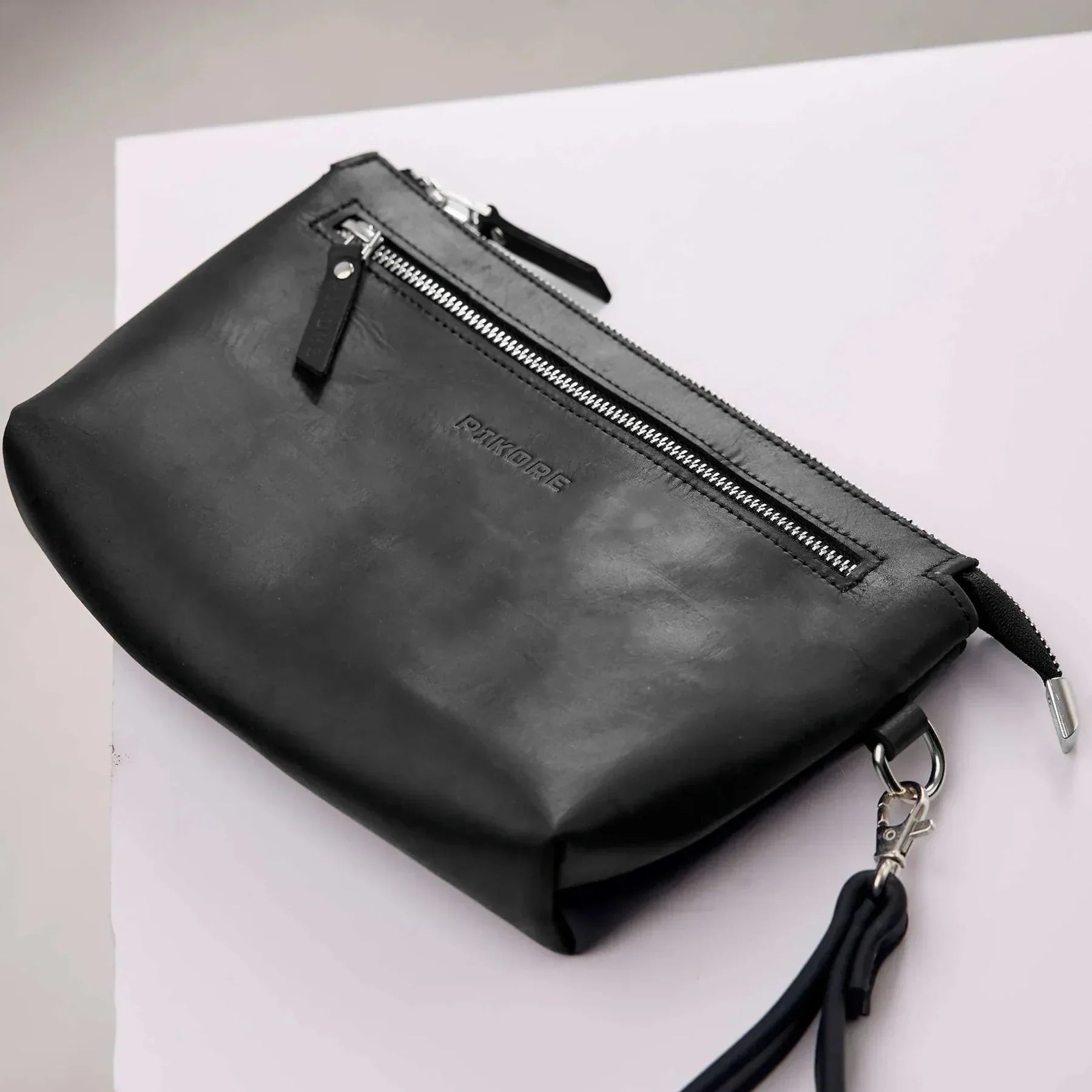 Your Guide to Buying and Wearing a Designer Clutch Bag