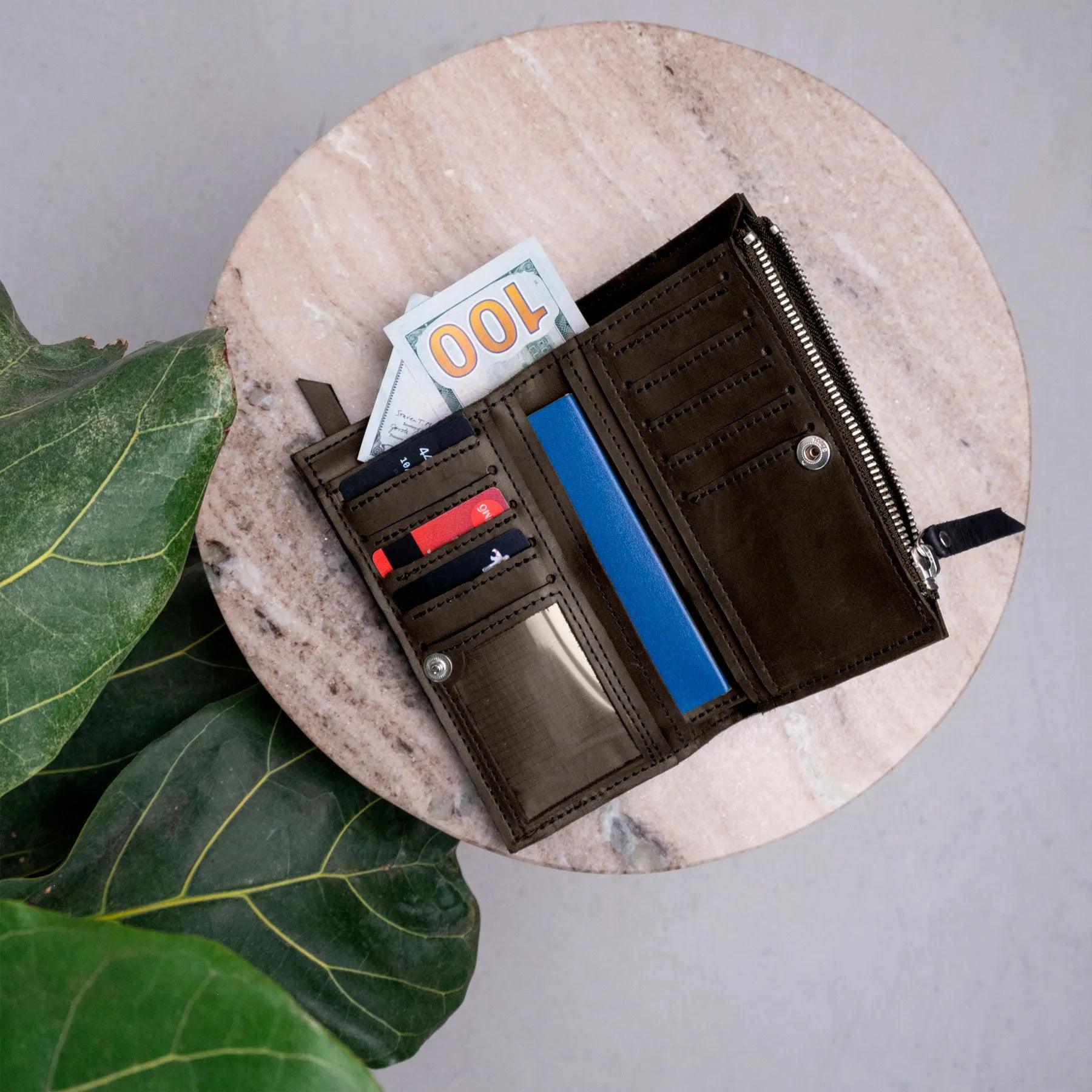 Leather Zipped Wallet - Pikore