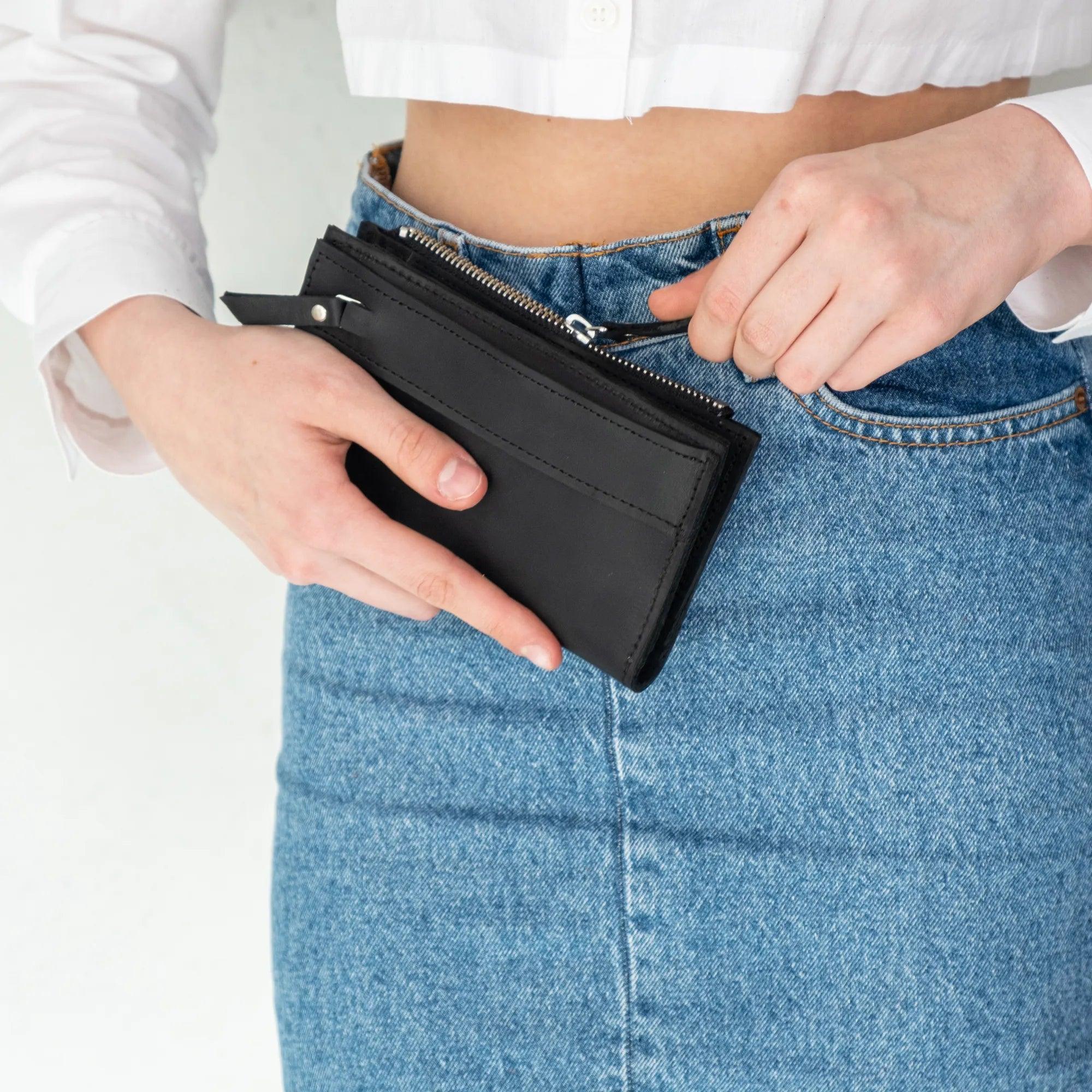 Leather Zipped Wallet - Pikore