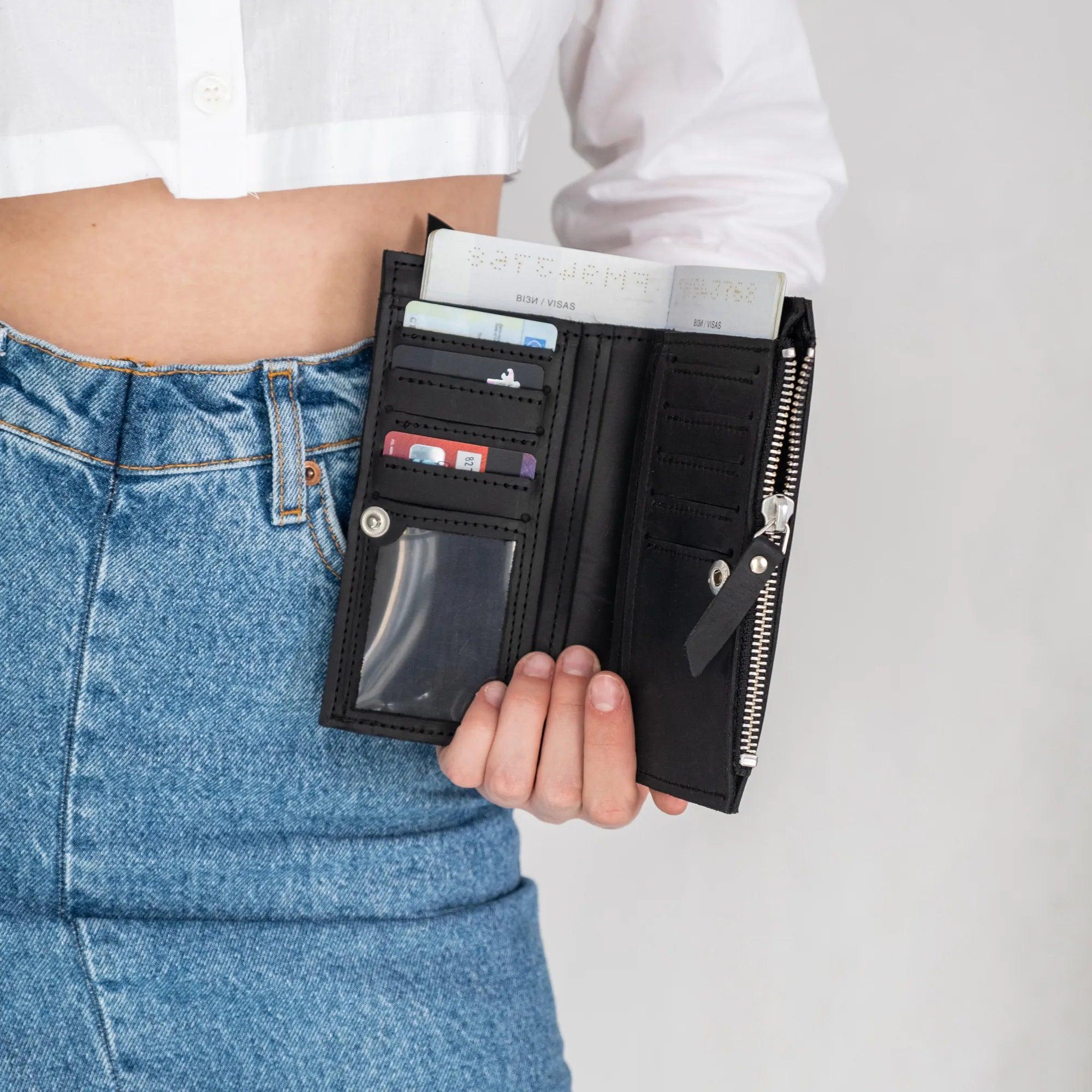 Leather Zipped Wallet - Pikore