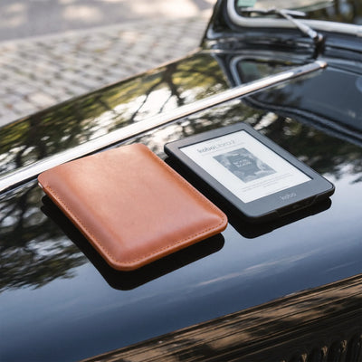 Slim leather Kobo case protecting your eReader from scratches and daily wear.