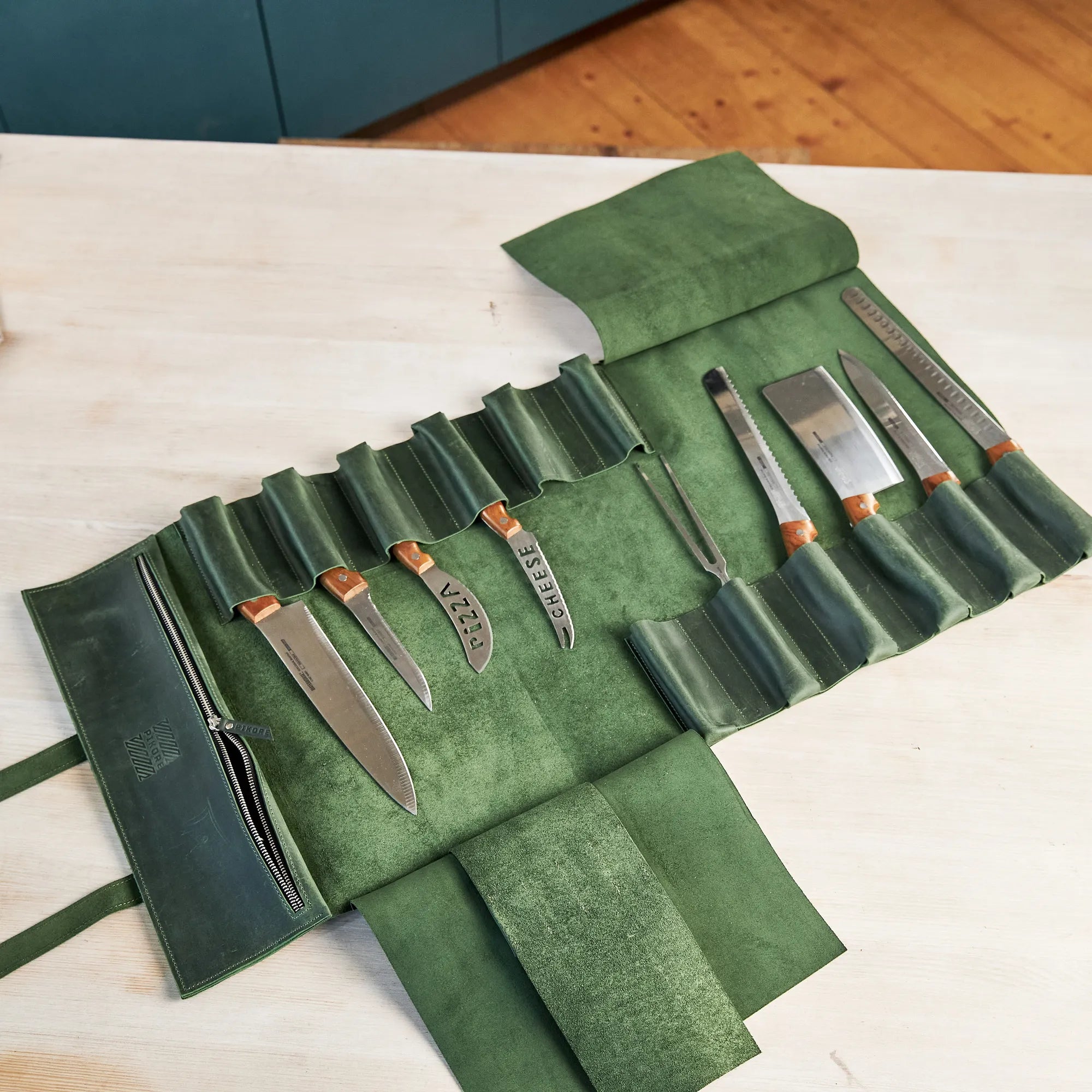 The Professional&#39;s Leather Knife Roll